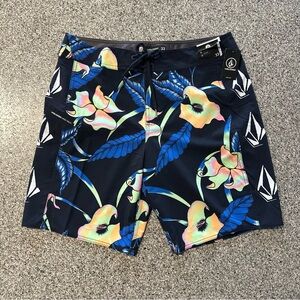 Volcom Mod Tech‎ 19” Boardshorts Iconic Floral Mens Size 33 Stretch Repellent